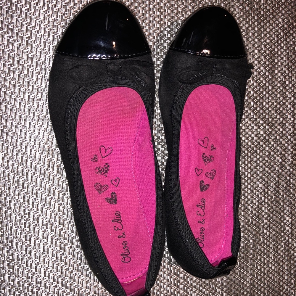 Girls dress flats